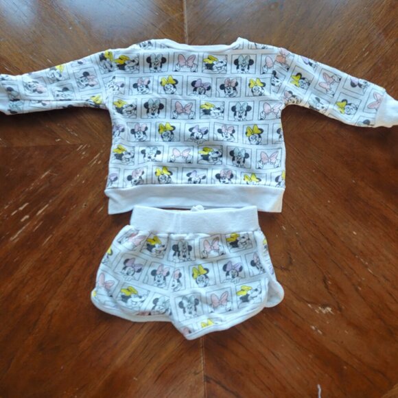 Sale 🎉🥳 4/$25 or $10 Minnie Mouse Set Size 18M - Picture 3 of 3
